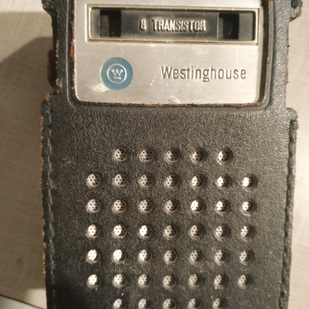WESTINGHOUSE Portable AM 8 Transistor Radio H-914P8GPC Black - Works Great!